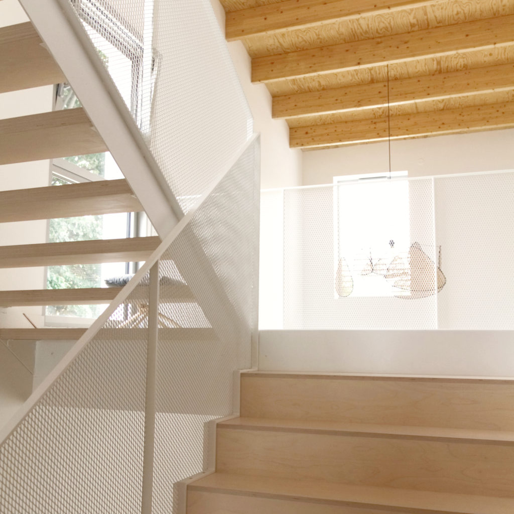 MaisonPP- double hauteur- escalier bois béton métal- architectes toulouse-saarchitectes